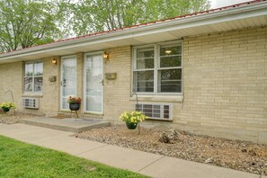 Exterior detail - Ironton Hub: Near Elephant Rocks & Shut-Ins (Ironton)