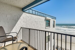 Property grounds - Pool Access! Oceanfront Daytona Beach Shores Gem (Daytona Beach Shores)