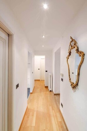 Interior - Luxury Stay Isola with Billiards & Ping Pong (Milan)