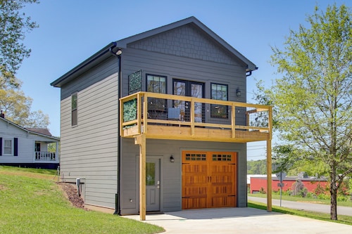 Walkable North Georgia Hideaway! Modern Suite