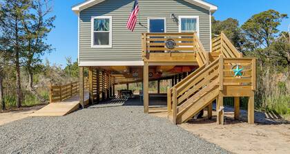 Walk to the Bay! Getaway Near Alligator River