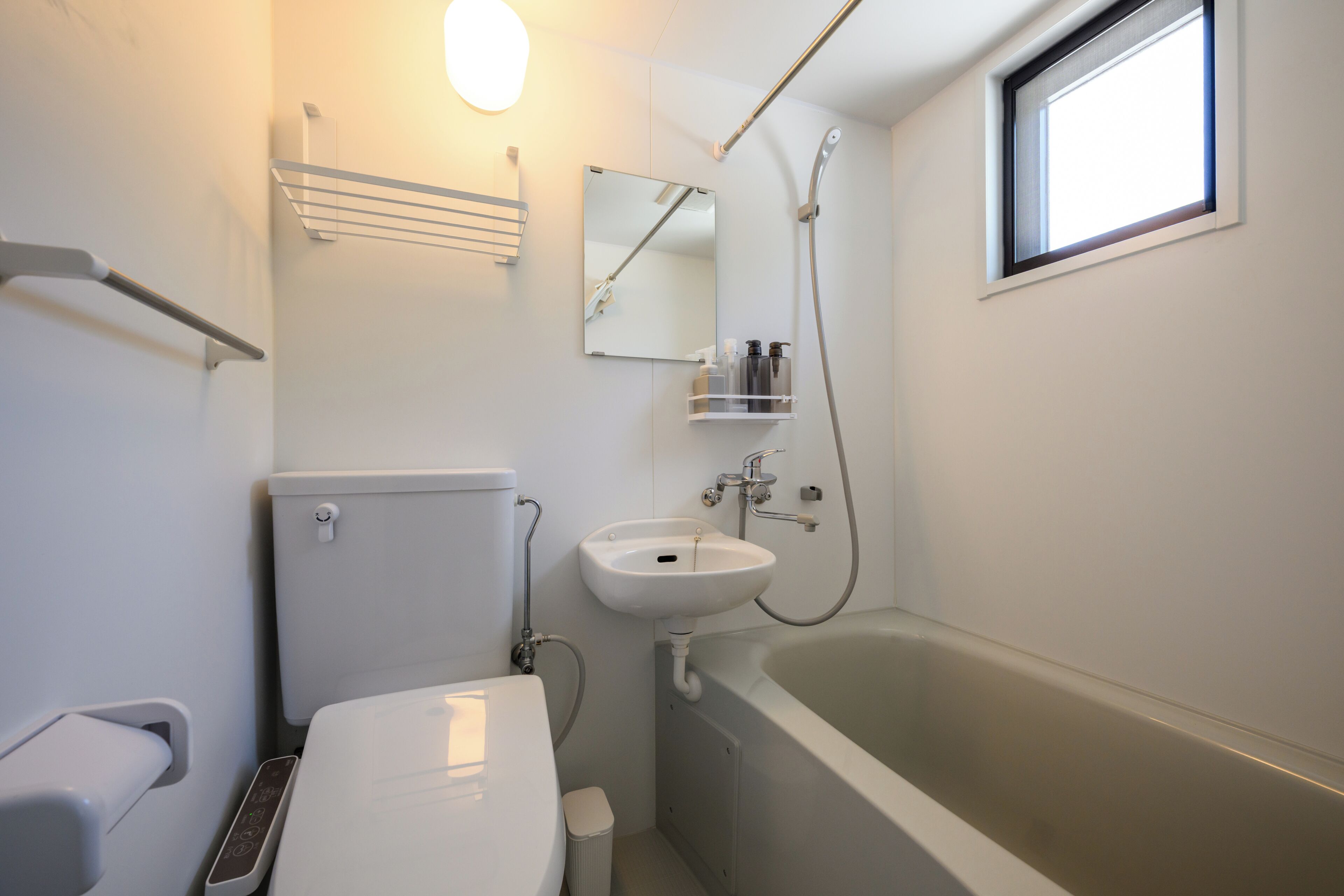 Apartment, Garden View | Bathroom | Combined shower/tub, free toiletries, hair dryer, towels