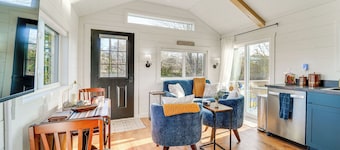 Little Blue Cabin! Country Stay Near Williamsport