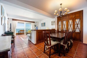 Dining - Bahia Beachfront Apartment (El Puerto de Santa María)