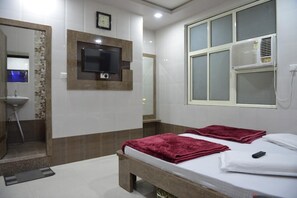 Deluxe Double Room - Hotel Sahil Inn Haji Ali (Ajmer)