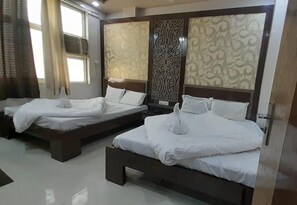 Deluxe Quadruple Room - Hotel Sahil Inn Haji Ali (Ajmer)