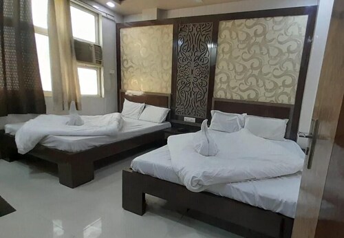 Hotel Sahil Inn Haji Ali