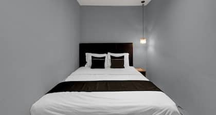 Cozy Deluxe Double Escape w/ Free WiFi