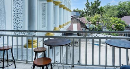 Elegant Indonesia Deluxe Double w/ Free WiFi