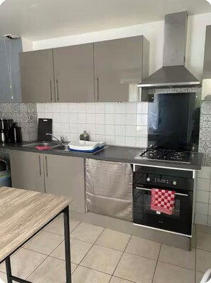 Private kitchen - Quiet apartment with terrace (Rambervillers)