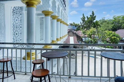 Cozy Indonesia Standard Twin w/ Free WiFi