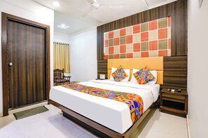 Classic Double Room Single Use - Hotel Ratna Palace (Ahmedabad)