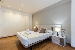 2 chambres, fer et planche à repasser, Wi-Fi gratuit, draps fournis