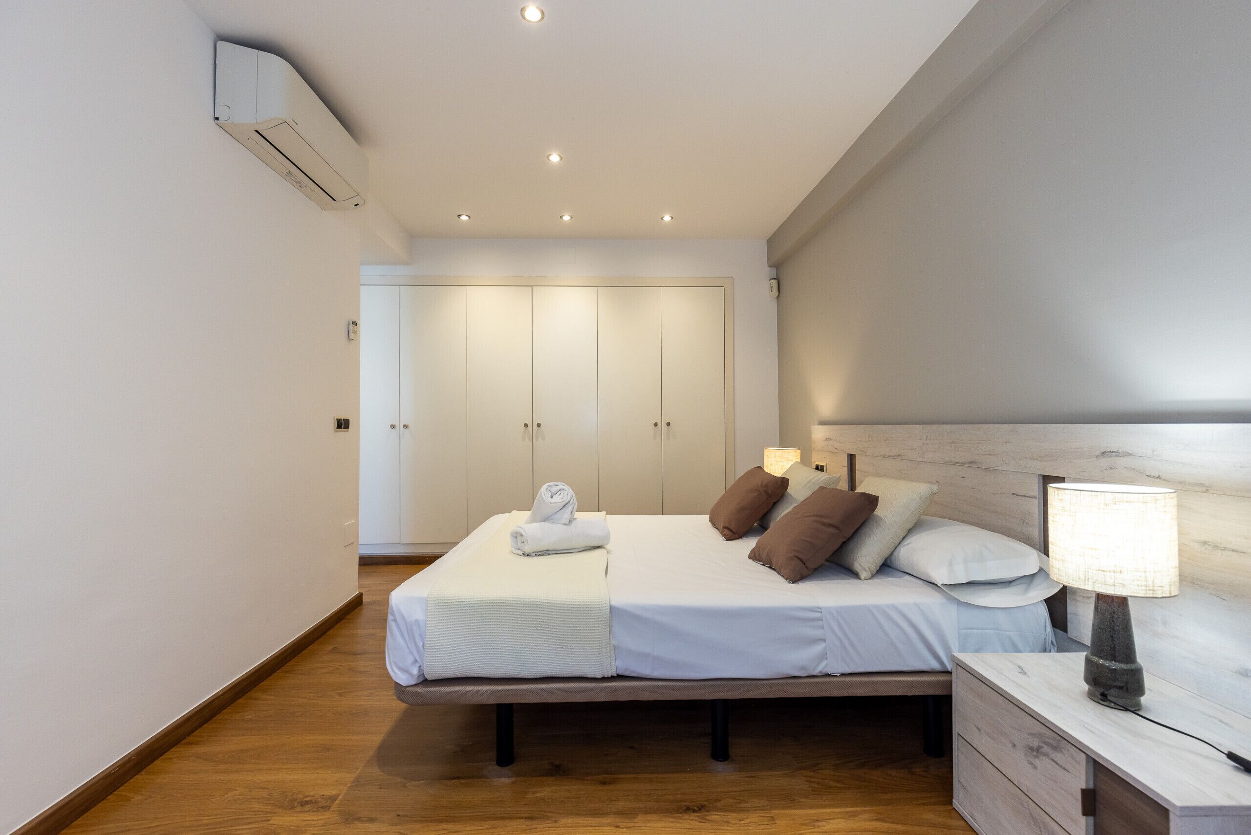 2 habitaciones, tabla de planchar con plancha y wifi gratis 