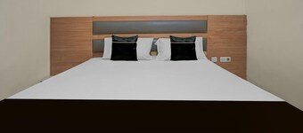Spacious Double Suite Haven w/ Free Parking & WiFi
