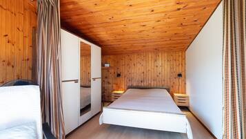 1 bedroom, iron/ironing board, WiFi