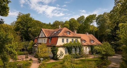 Gutshaus am See in a secluded location | Feldberger Seen | Seegut Blaue Blume ( 35 guests)