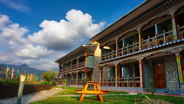 A traditional building with multiple balconies and a clear sky. - Tendrel Resort (Trongsa)