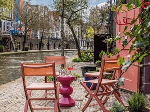 Outdoor dining - Wilsons Collection of Suites (Utrecht)