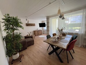 Dining - Vacation apartment Stadt-Wald-Park in the heart of Bad Harzburg with balcony (Bad Harzburg)