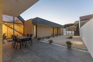 Outdoor dining - Dunes Beach House with Ocean Views (Viana do Castelo)
