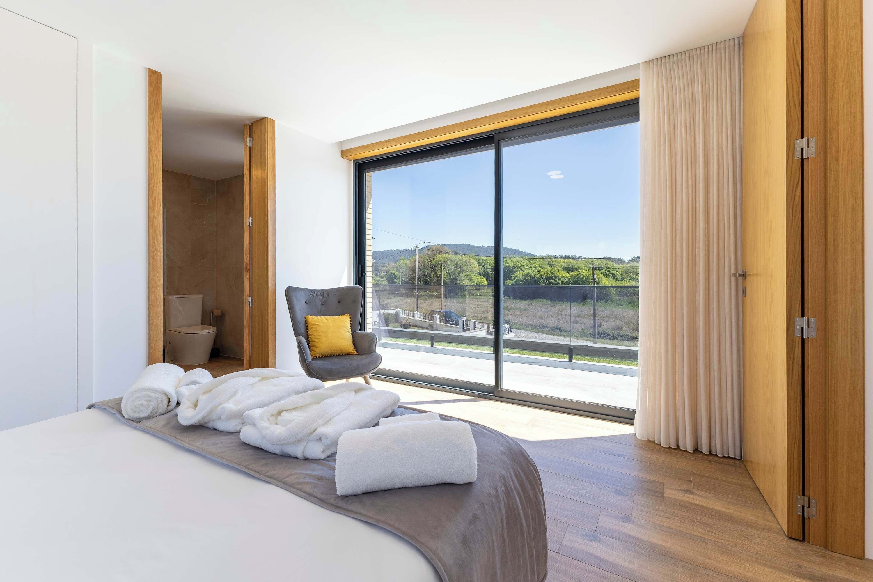 3 chambres, fer et planche à repasser, Wi-Fi, literie fournie