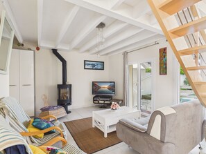TV - Walk to the beach, private garden, family house (Batz-sur-Mer)
