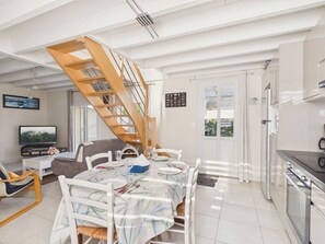 Interior - Walk to the beach, private garden, family house (Batz-sur-Mer)