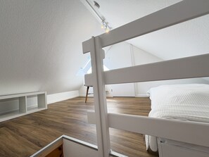 3 bedrooms, travel crib, free WiFi