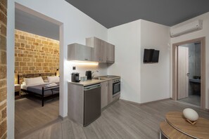 Fridge, oven, stovetop, coffee/tea maker - Mulberry Apartments in Old Town - 106 (Old Town Rhodes)