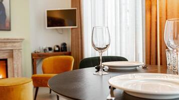 Comfort tweepersoonskamer, uitzicht op stad | Dineren