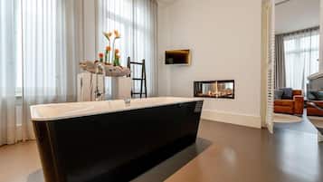 Suite Supérieure, balcon, vue ville | Intérieur