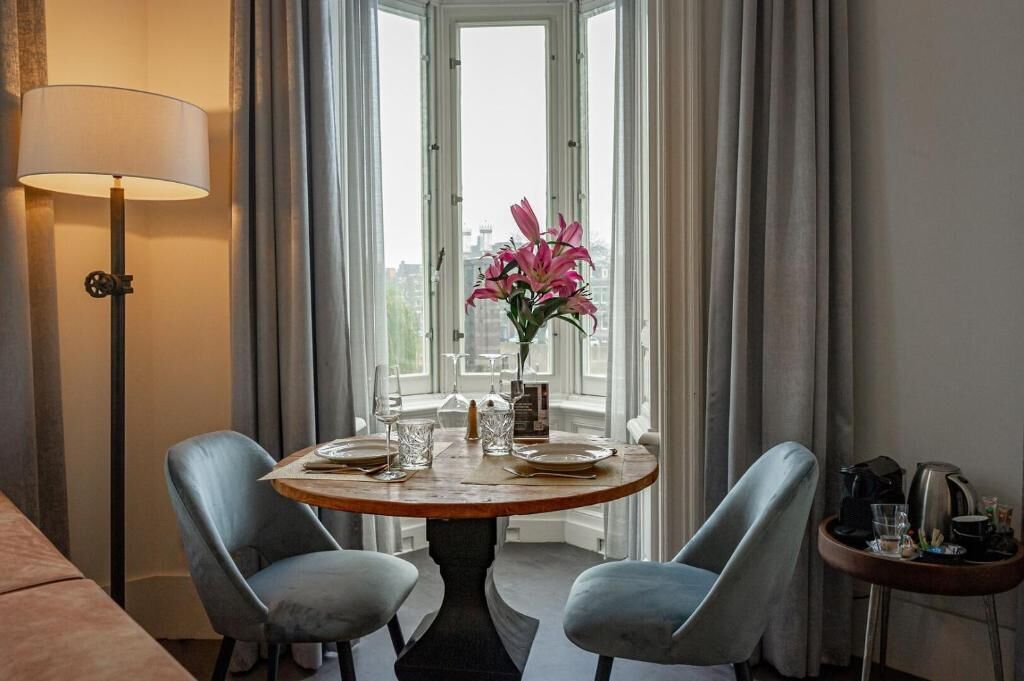 Superior Suite, Balcony, City View | Dining