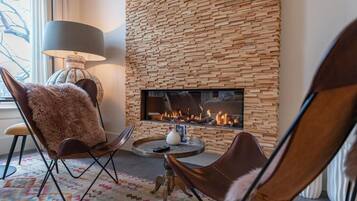 Deluxe Double Room, City View | Interior