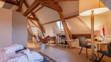 Suite Luxe, balcon, vue ville | Intérieur