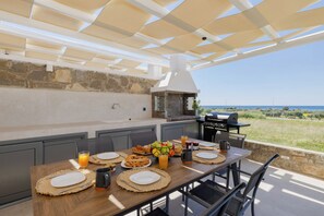 Outdoor dining - Villa Vasaltis in Gennadi (Rhodes)