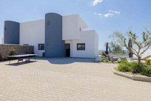 Outdoor dining - Villa Vasaltis in Gennadi (Rhodes)