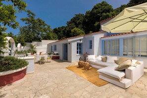 Outdoor dining - Villa Amelie in Ixia (Ialysos)