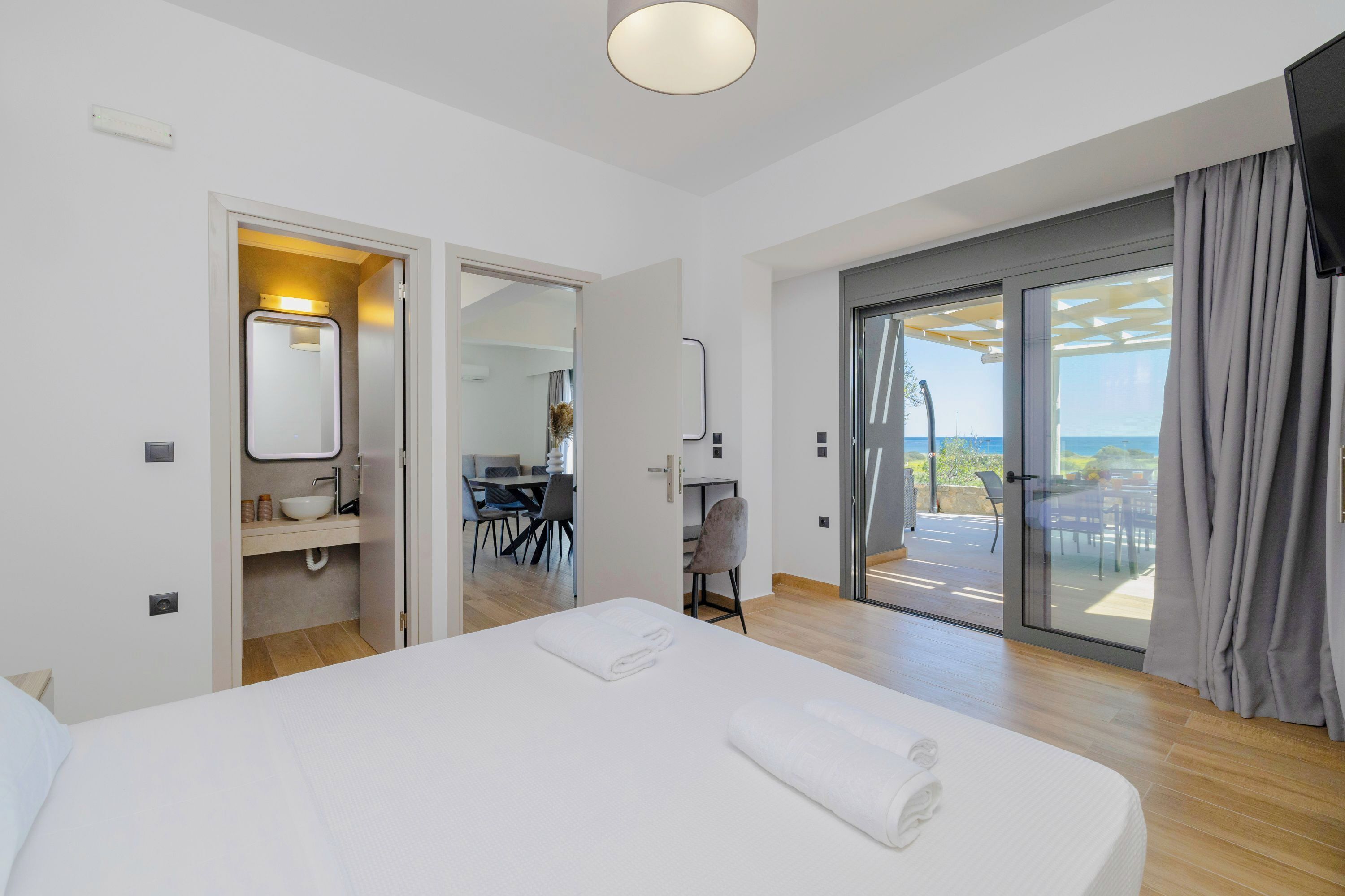 3 chambres, fer et planche à repasser, Wi-Fi gratuit, draps fournis