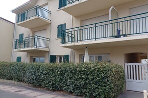 Exterior - GROUND FLOOR TERRACE NEAR THE SEA (STELLA PLAGE)