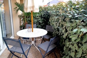 Outdoor dining - GROUND FLOOR TERRACE NEAR THE SEA (STELLA PLAGE)