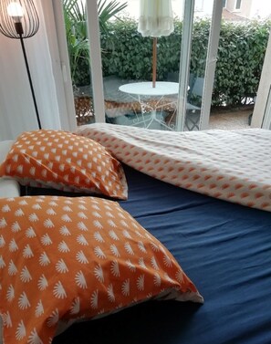 2 slaapkamers, een strijkplank/strijkijzer, gratis wifi, beddengoed