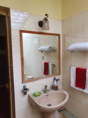 Bathroom - the 'Farm Estate Social' Colonial House in Nature (Alakabelalu)