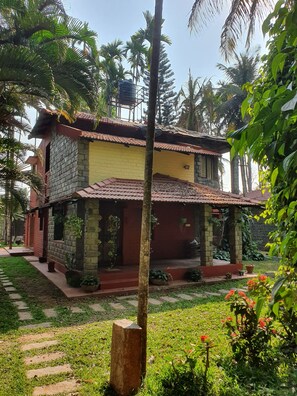 Exterior - the 'Farm Estate Social' Colonial House in Nature (Alakabelalu)