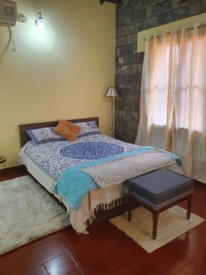 Room - the 'Farm Estate Social' Colonial House in Nature (Alakabelalu)