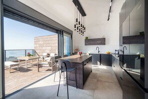 Fridge, microwave, oven, stovetop - Luxury 5BR Penthouse |Huge Sea-View Balcony |Mamad (Bat Yam)