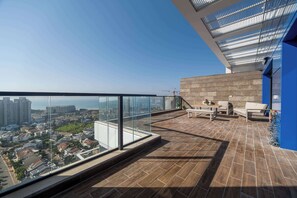 Terrace/patio - Luxury 5BR Penthouse |Huge Sea-View Balcony |Mamad (Bat Yam)