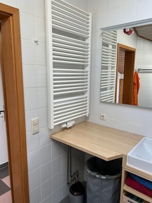 Douche, serviettes fournies
