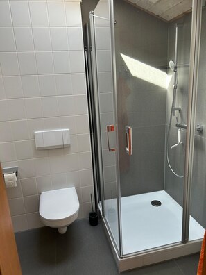 Douche, serviettes fournies