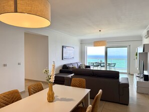 TV - Modern Seafront 2BR w/Pool by ArcoCollection (Sliema)